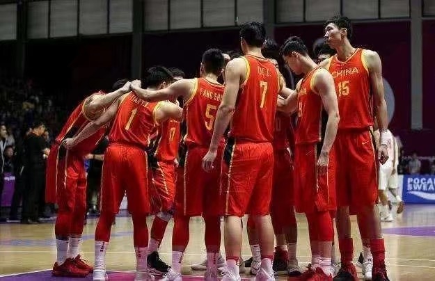 阿联再闯高峰篮球巨星力压对手得到胜利的简单介绍