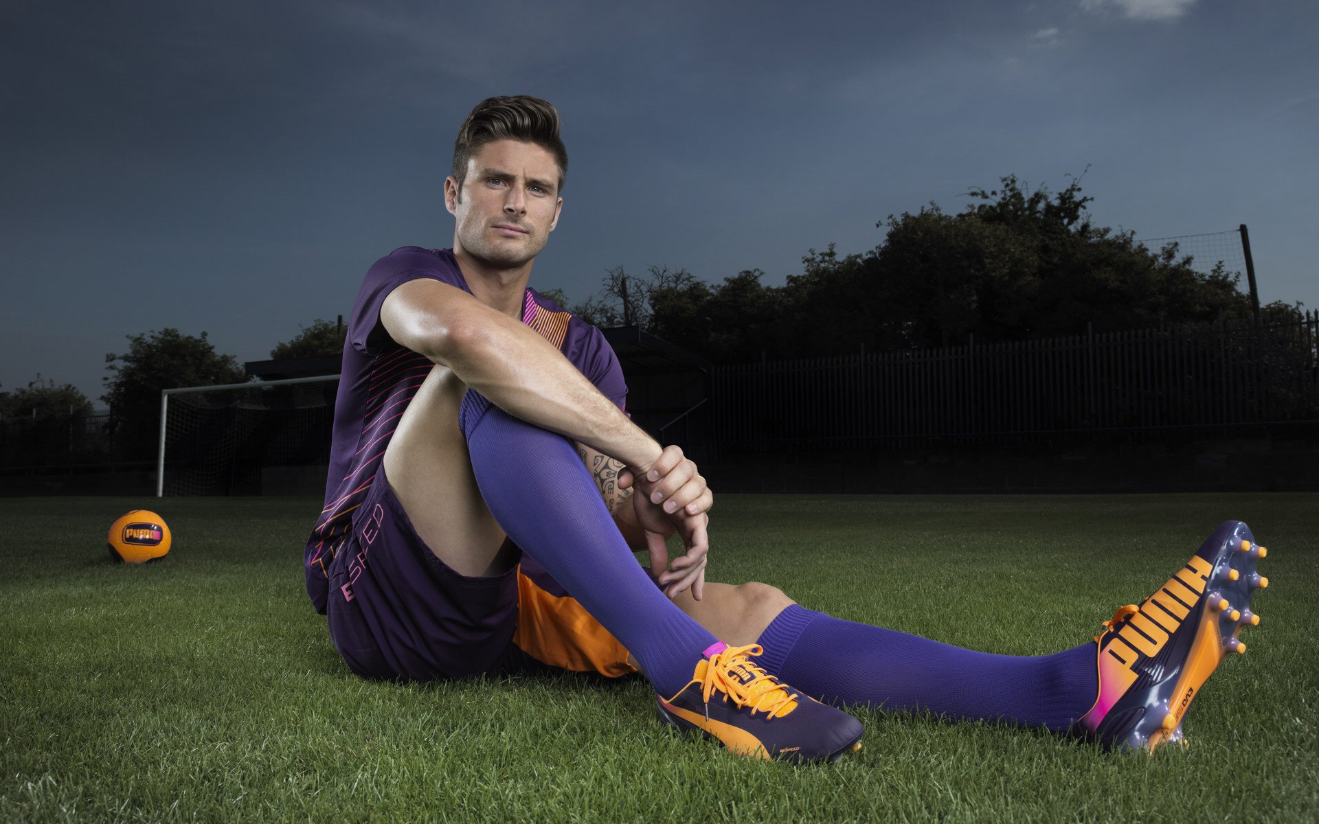 哥伦比亚鏖战曼联，特奥成为关键先生