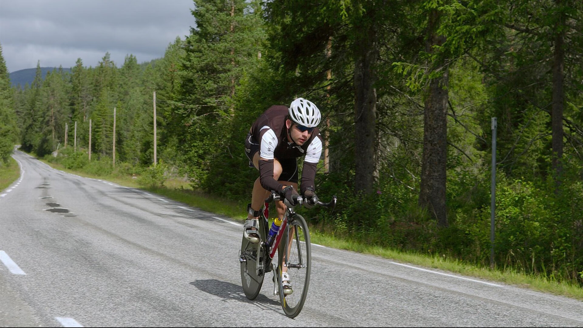 欧冠淘汰赛焦点战，雄鹿战术体系如何全面压制上海队