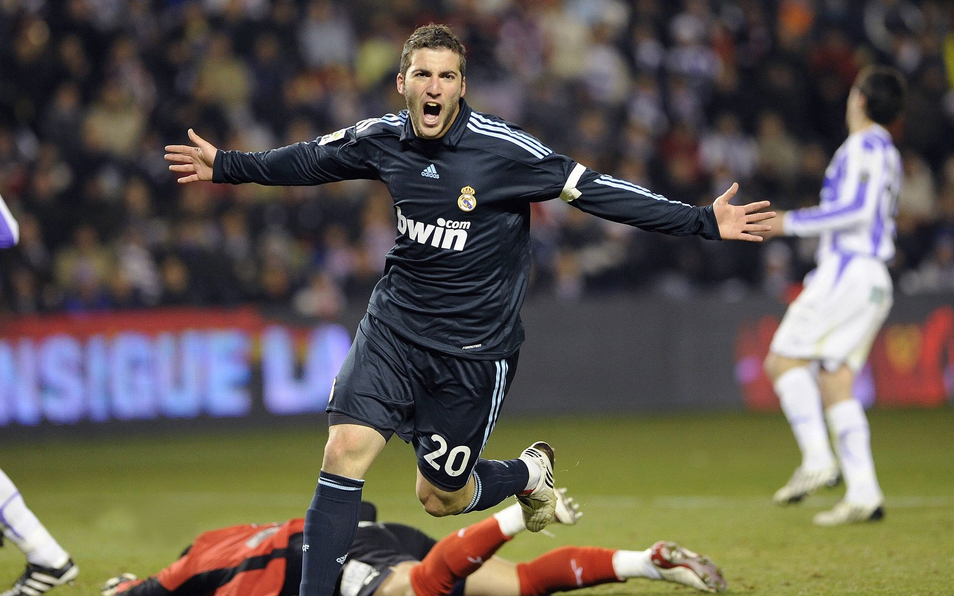 欧冠半决赛焦点战,厄瓜多尔收割瑞典,一场跨越足球版图的战术革命